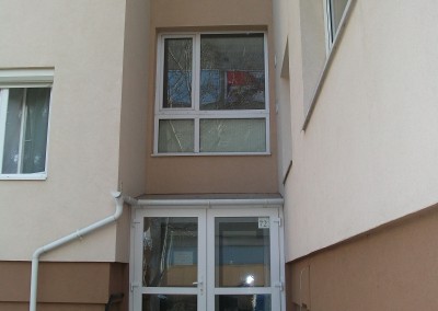 Szigethy A.u. lépcsőházi nyílászárók+alumínium bejárati ajtók cseréje (4)